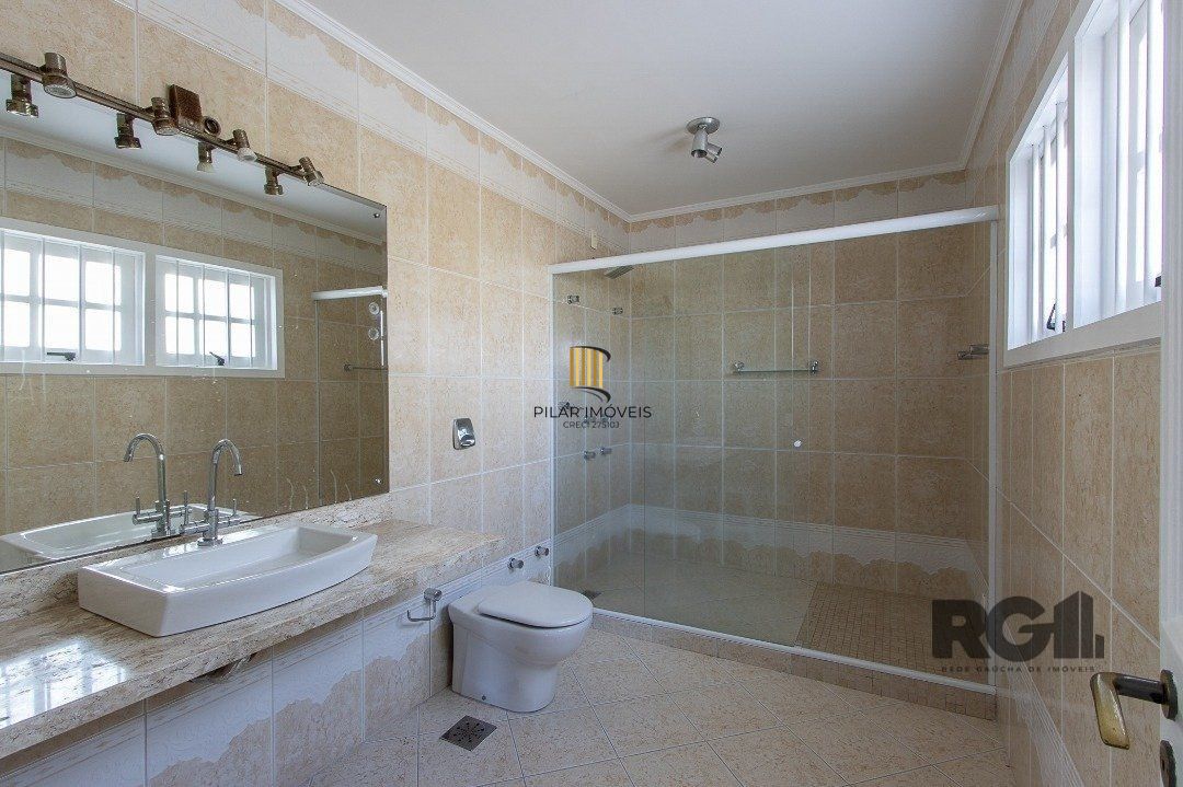 BELO SOBRADO, 3 QUARTOS, 1 SUITE, PISCINA, 320m² PRIVATIVOS - TRISTEZA