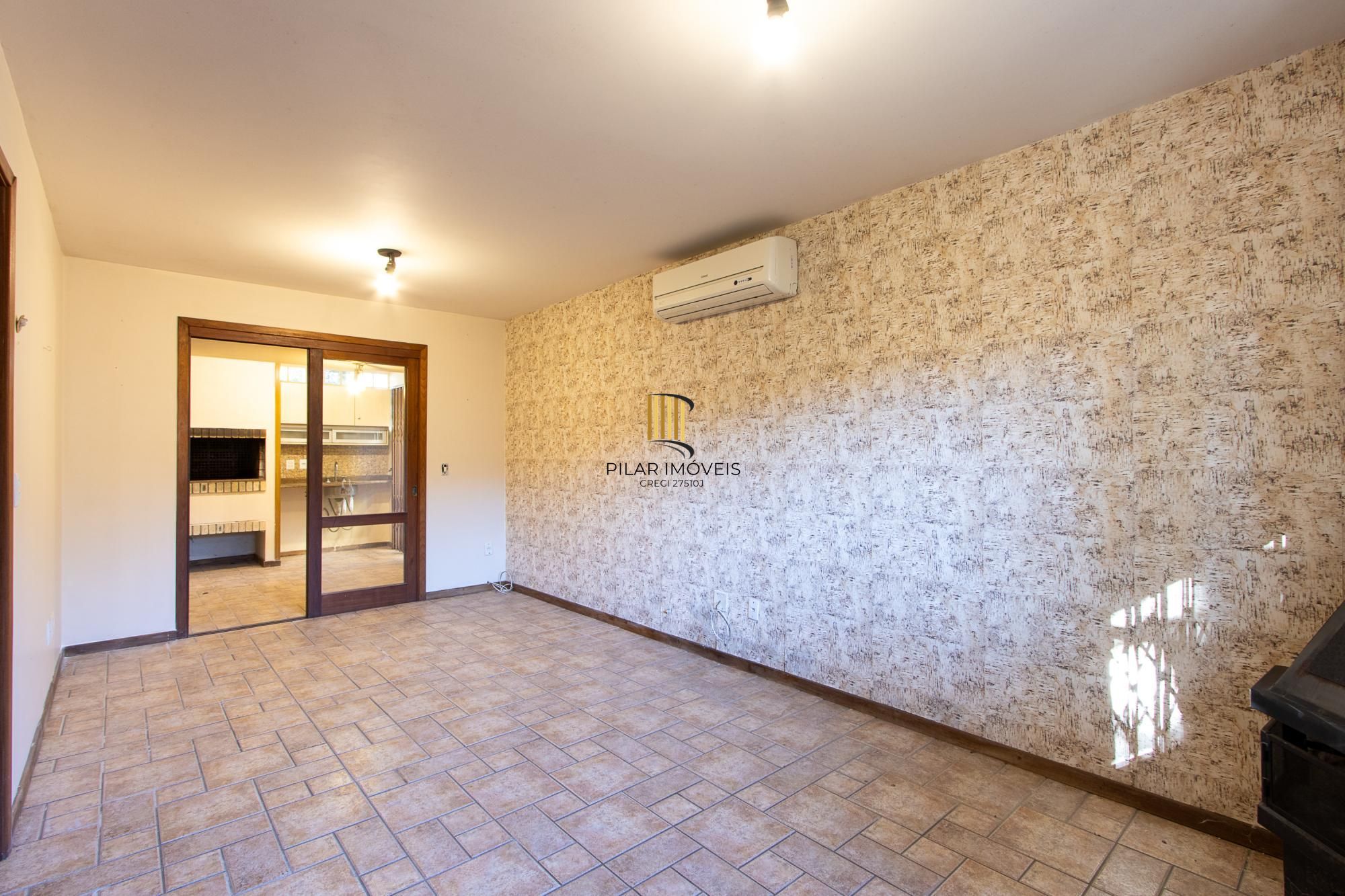 Casa 3 dormitórios, 1 suíte, 2 vagas - Bairro Camaquã