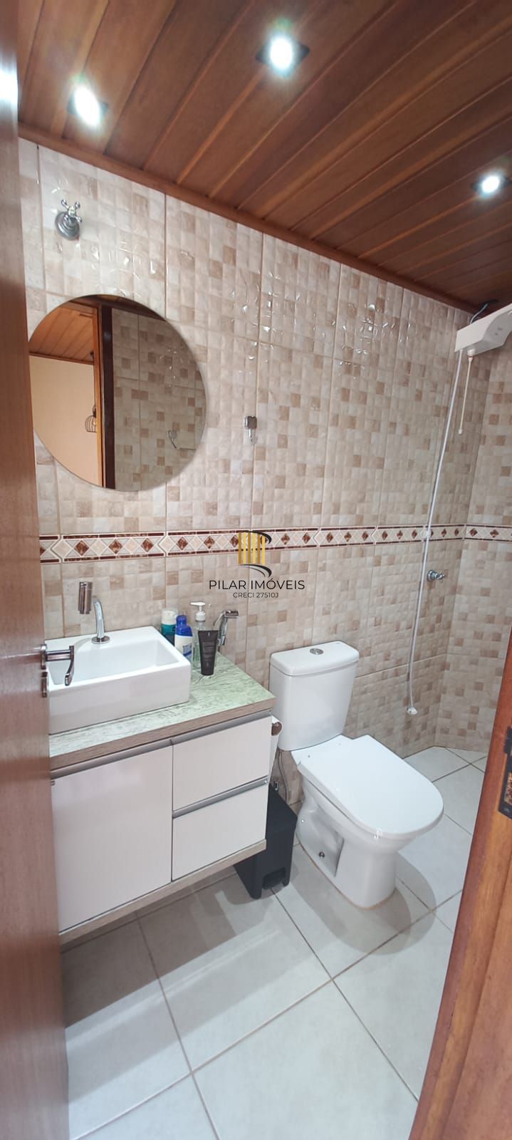 Res.Cond. Fechado 3 dormi banho social + aux. ,  sacada churras e box carro