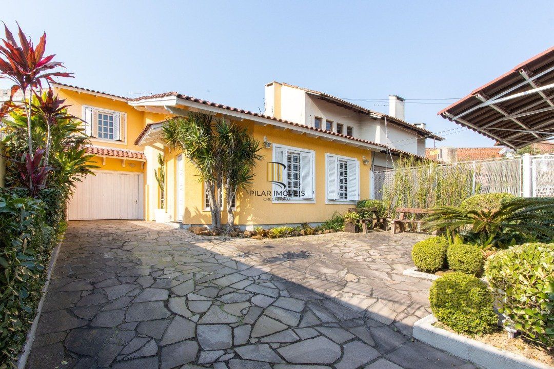 Casa para Venda - 254m², 4 dormitórios, sendo 3 suites, 5 vagas - Espirito Santo