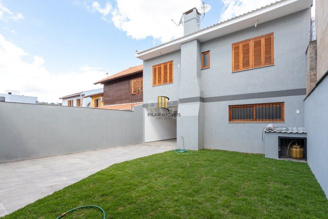 Casa para Venda - 247m², 3 dormitórios, sendo 1 suites, 4 vagas - Vila Nova