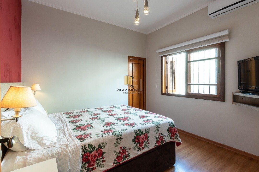 Casa para Venda - 213m², 2 dormitórios, sendo 1 suites, 2 vagas - Hípica