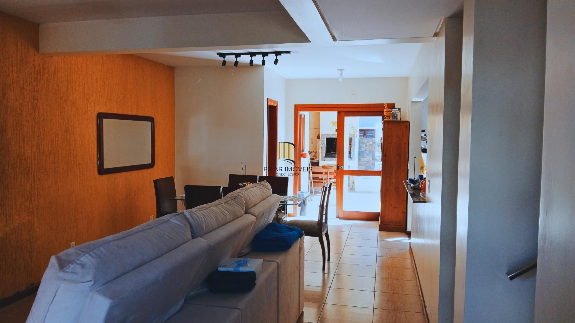 Casa aconchegante com 3 dormitórios, piscina e lareira