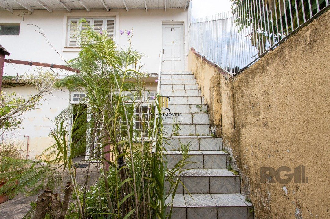 Casa para Venda - 239m², 5 dormitórios, sendo 1 suites, 2 vagas - Hipica