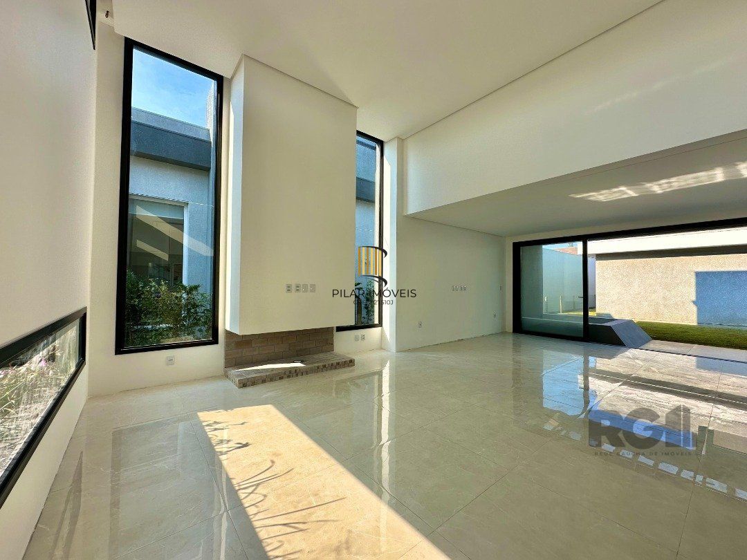 Casa de Condomínio 3 dormitórios no bairro Dubai