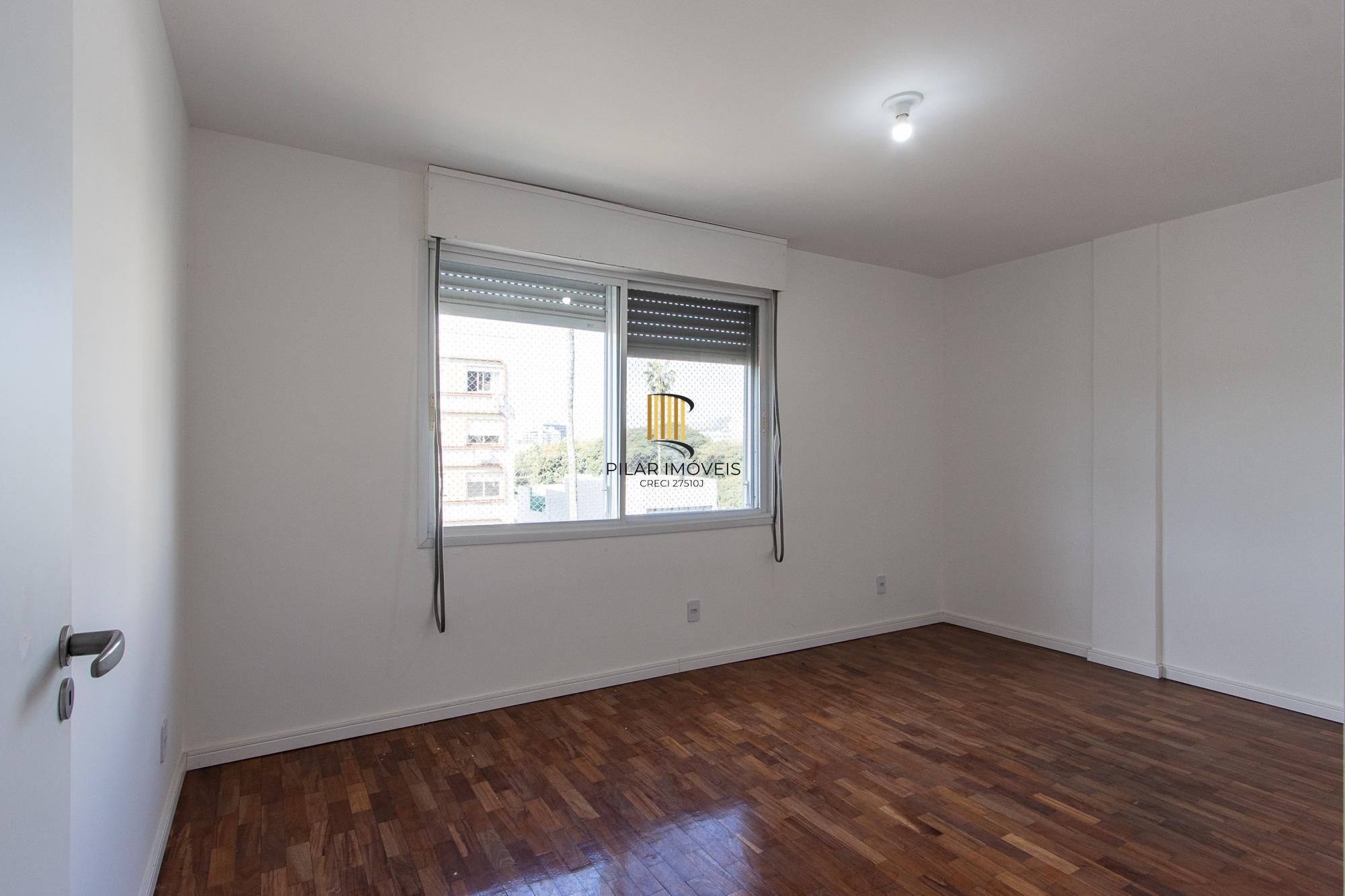 Apartamento no Menino Deus com 2 dormitórios e garagem