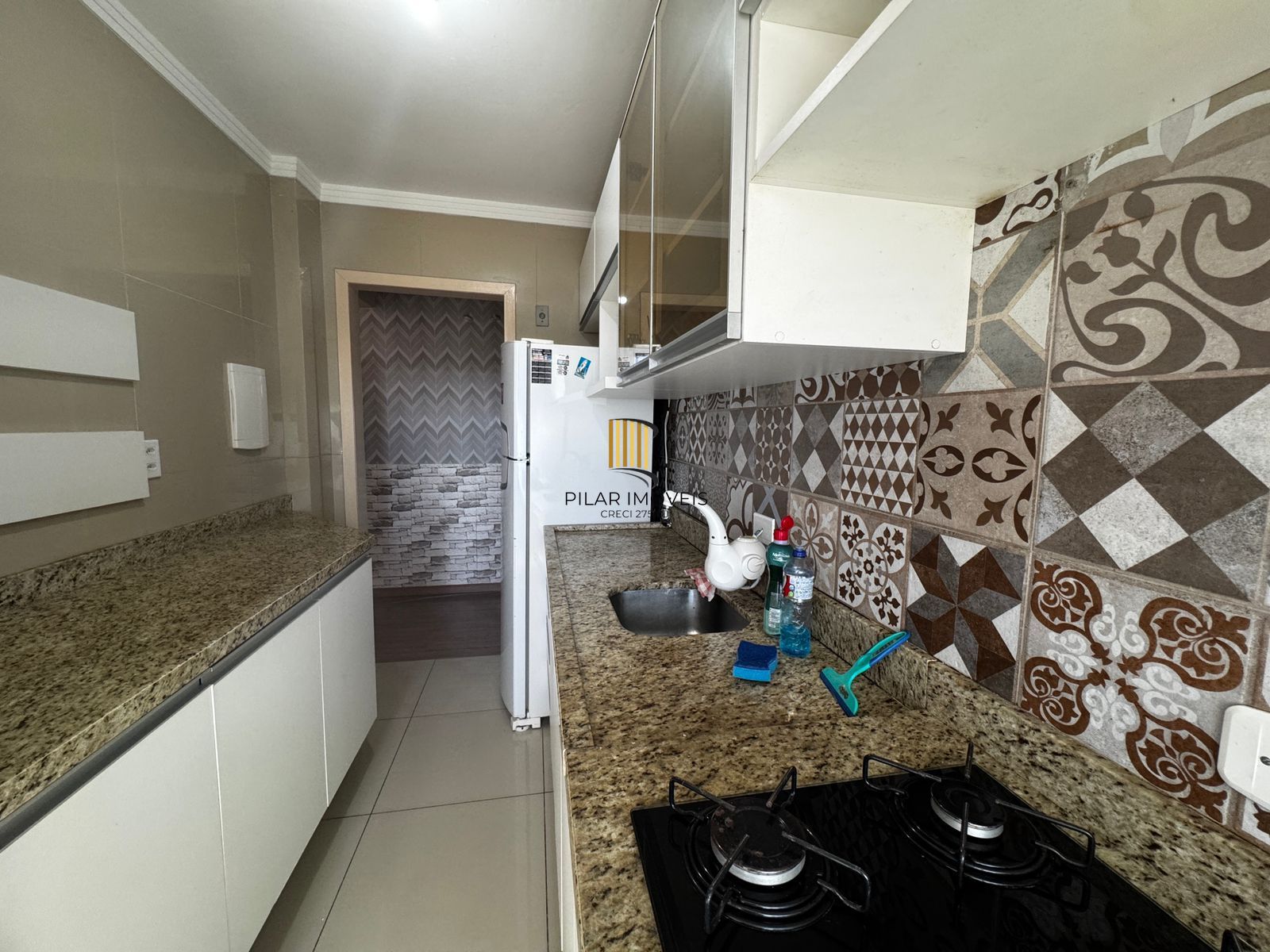 Apartamento 2 dormitórios semimobiliado no bairro Cristal