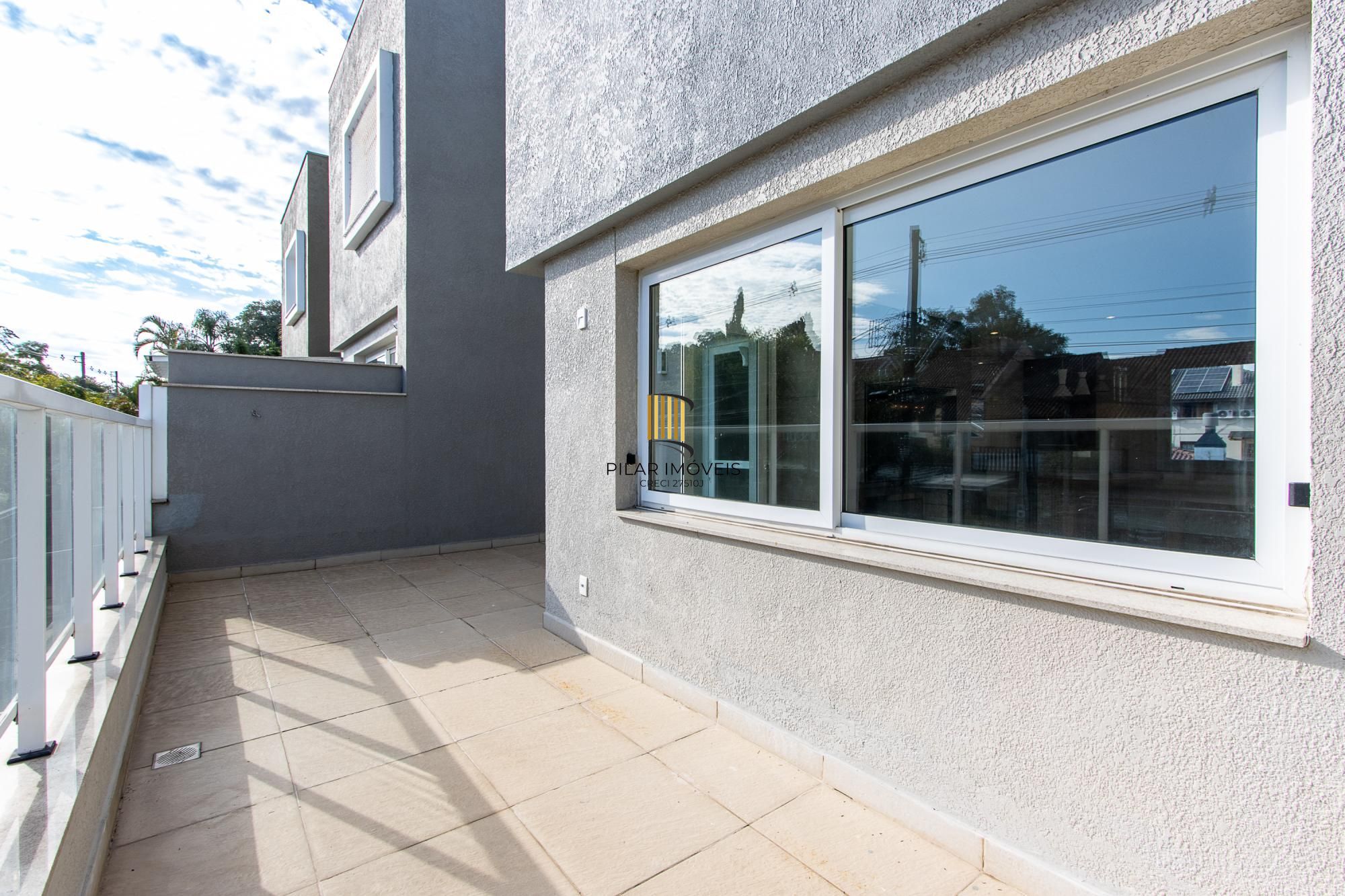 Casa de esquina à venda na Av. Copacabana | 3 dormitórios | 3 vagas |