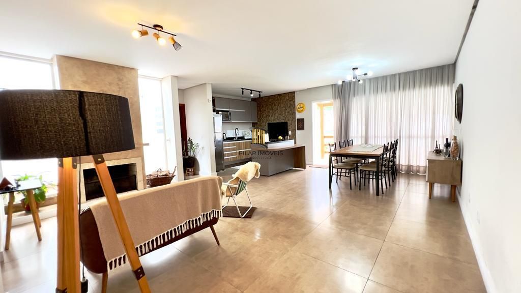 Casa térrea com piscina  no Guarujá