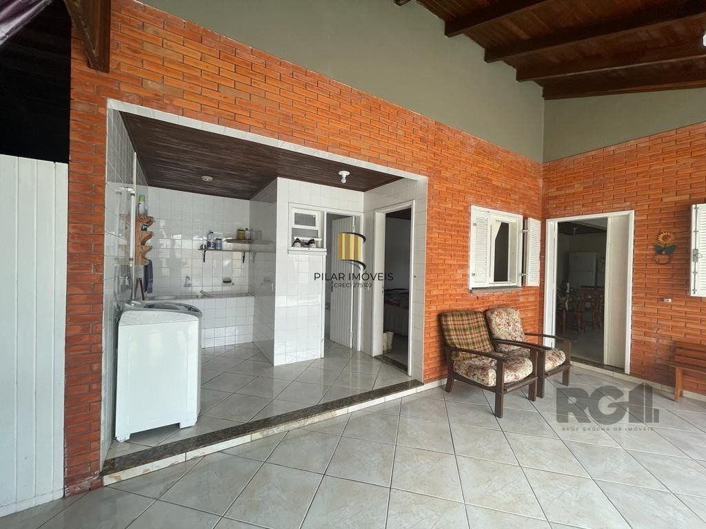 Casa com 6 dormitórios em Atlântida