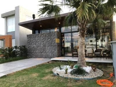 Casa de Condomínio 3 dormitórios no bairro Atlântida Sul - Pilar Imóveis