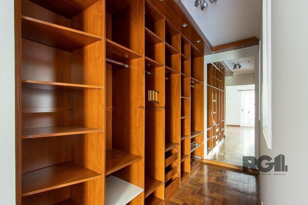 BELO SOBRADO, 3 QUARTOS, 1 SUITE, PISCINA, 320m² PRIVATIVOS - TRISTEZA
