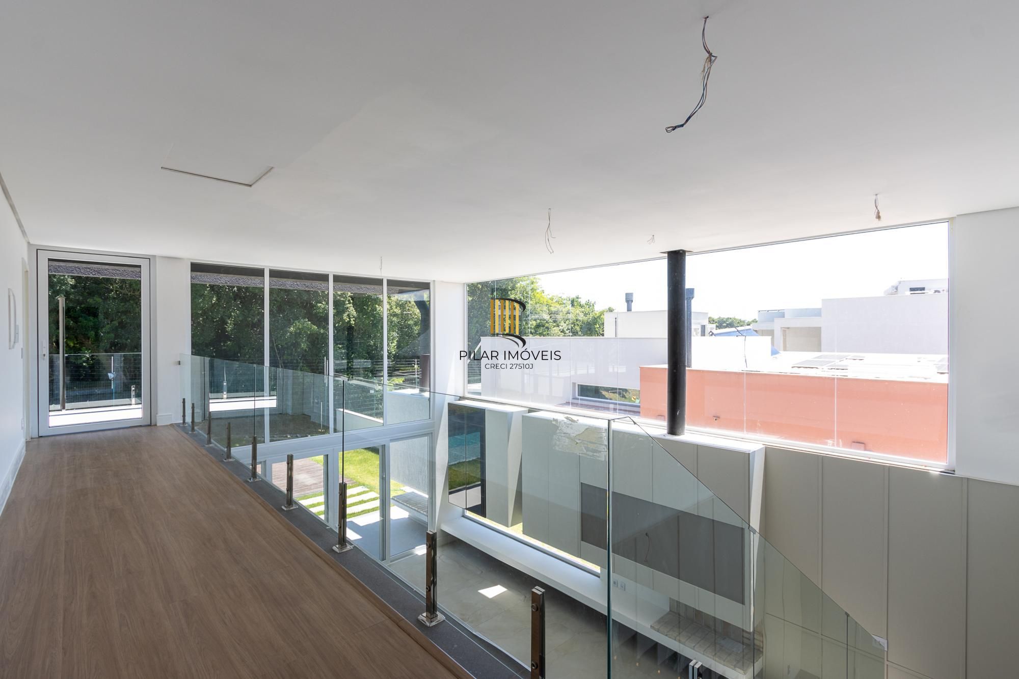 Casa Condominio para Venda - 300m², 4 dormitórios, sendo 4 suites, 2 vagas - Alphaville