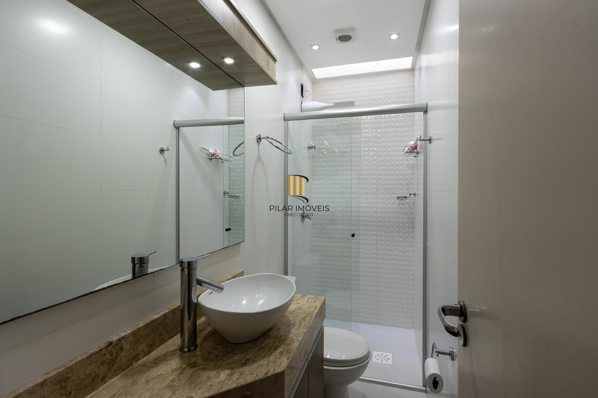 Sobrado com 2 suites e 2 vagas de garagem - Bairro Guarujá