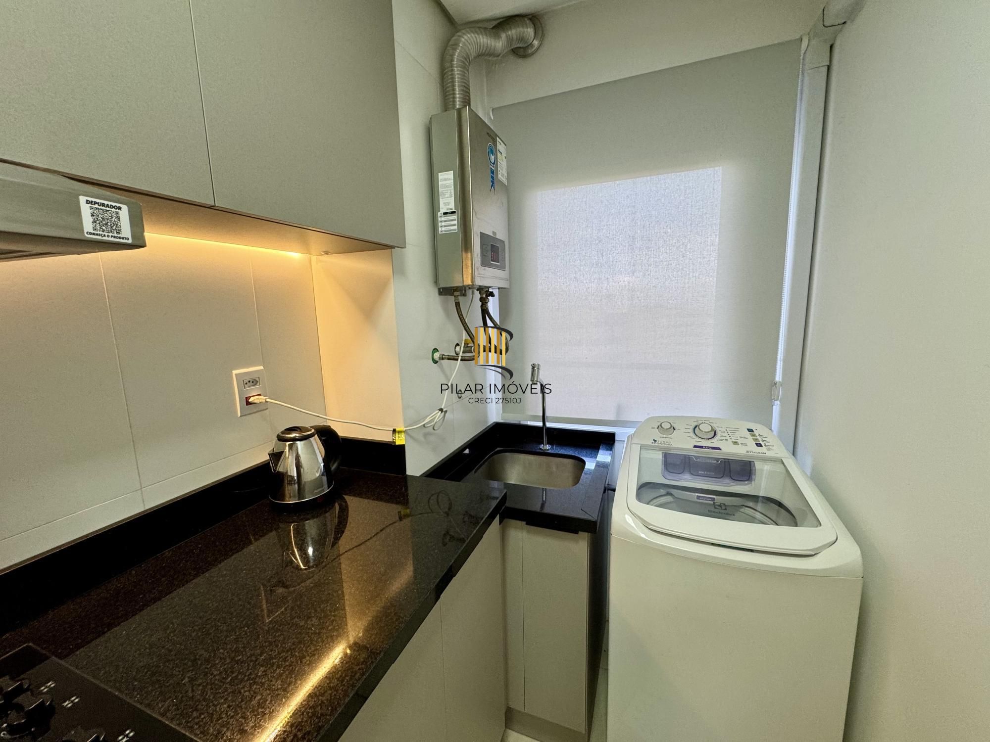Apartamento de 2 dormitórios, 1 suíte e 1 vaga, em Canoas.
