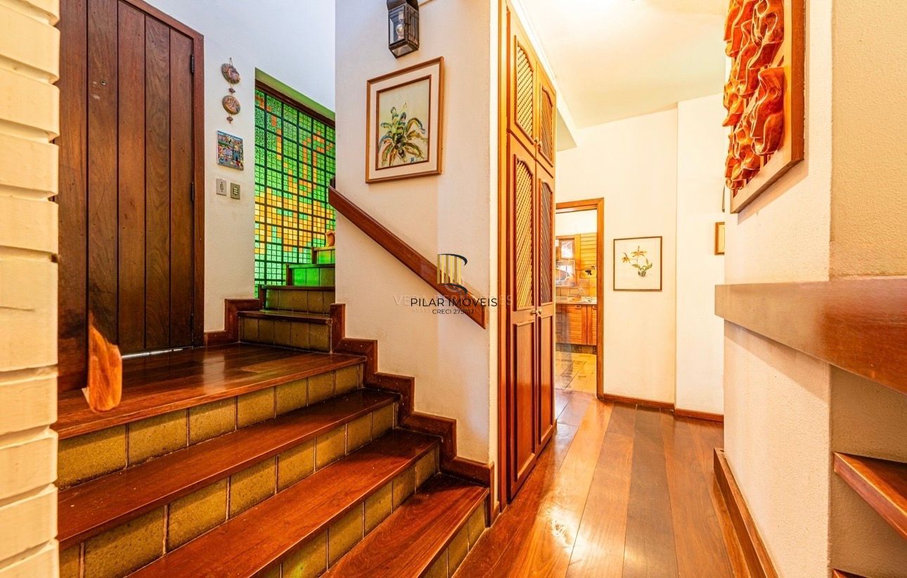 Casa com amplo terreno e grande área verde à venda no Jardim Isabel