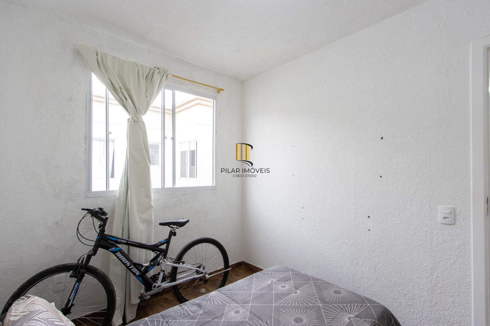 Charmoso Apartamento Semimobiliado de 2 Dormitórios e 1 vaga de garagem no bairro Restinga!