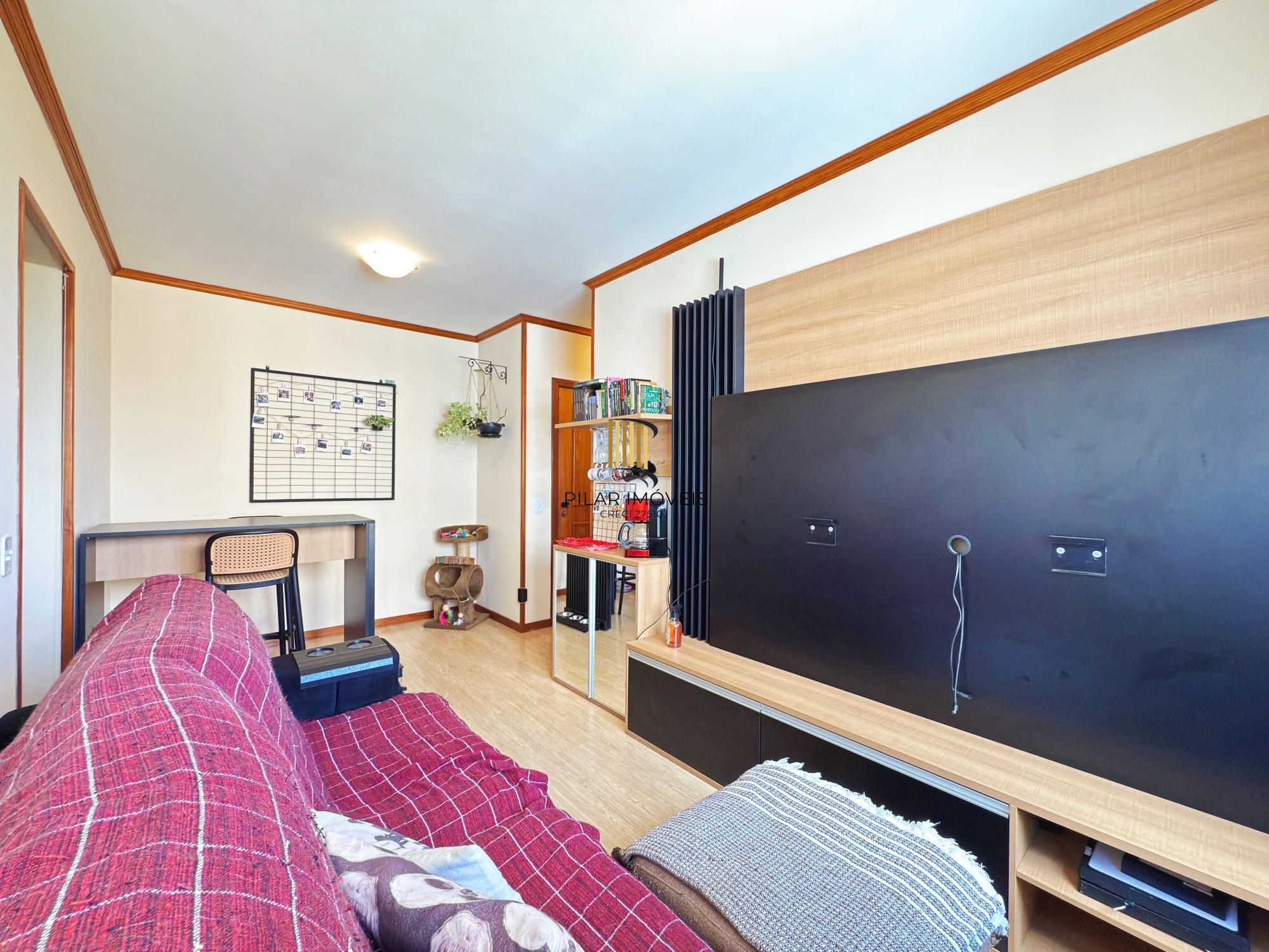 Apartamento de 2 dormitórios e 1 vaga de garagem no Centro Histórico.