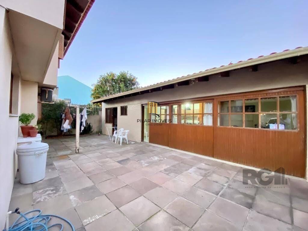 Casa 5 dormitórios no bairro Zona Nova