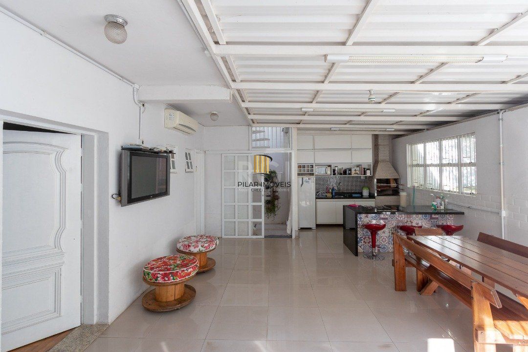 Casa para Venda - 199.62m², 5 dormitórios, 15 vagas - Tristeza