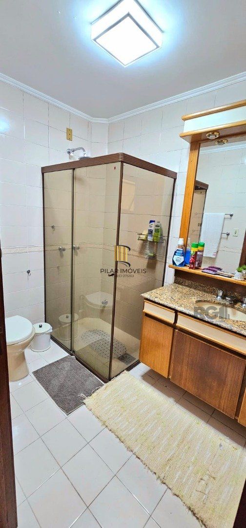 Casa para Venda - 350m², 5 dormitórios, sendo 1 suite, 6vagas - Cristal