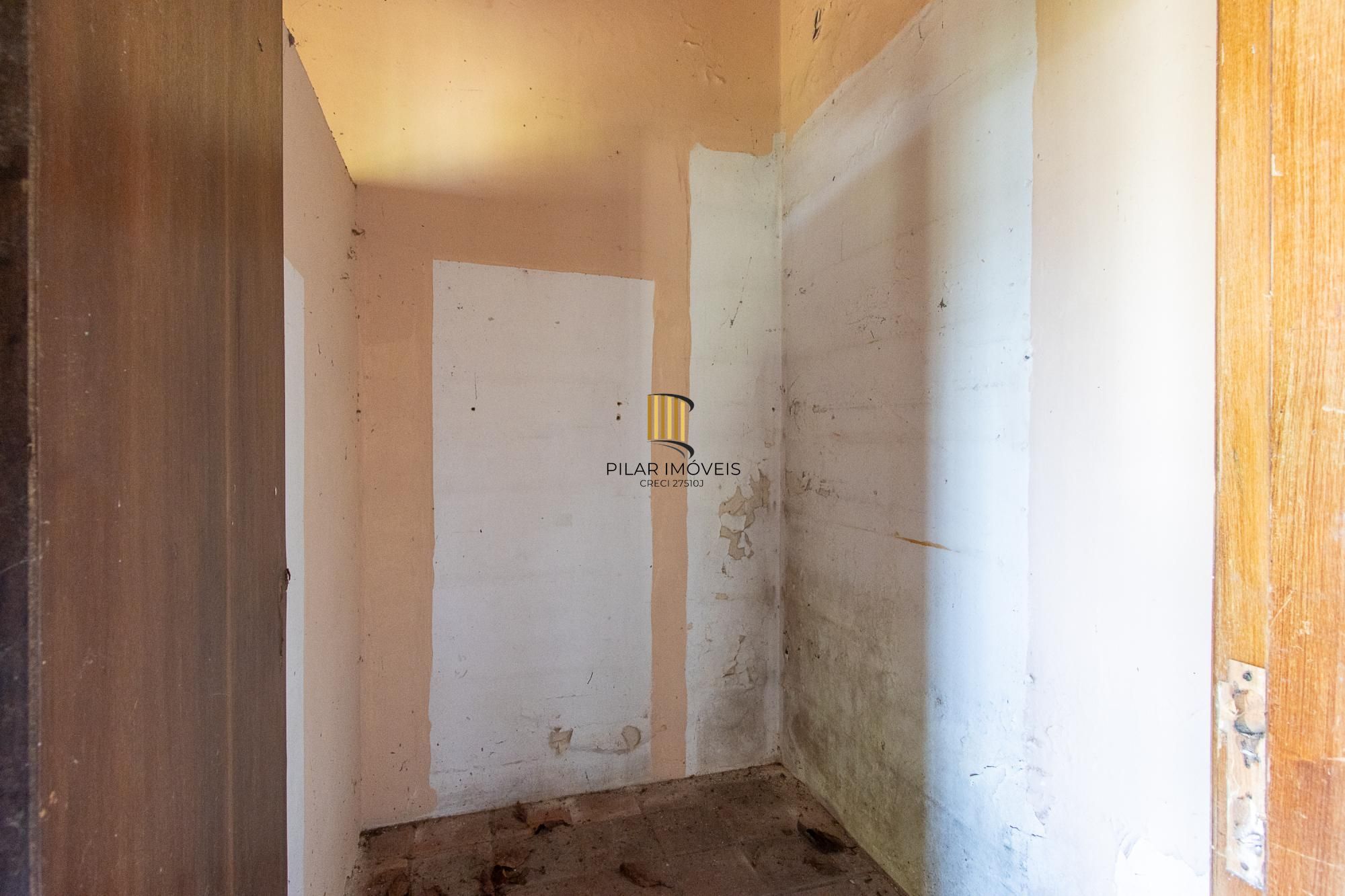 Casa para Venda - 320m², 3 dormitórios, sendo 1 suites, 4 vagas - Cristal