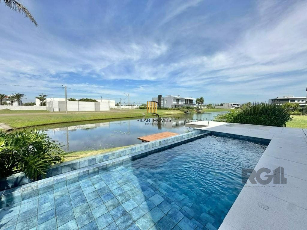 Sobrado Beira Lago com piscina e Deck com 457m² e 5 suítes no Condomínio Sense em Xangri-lá