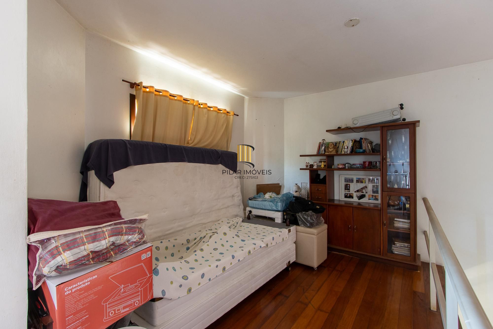 Casa 4 dormitórios no bairro Vila Nova