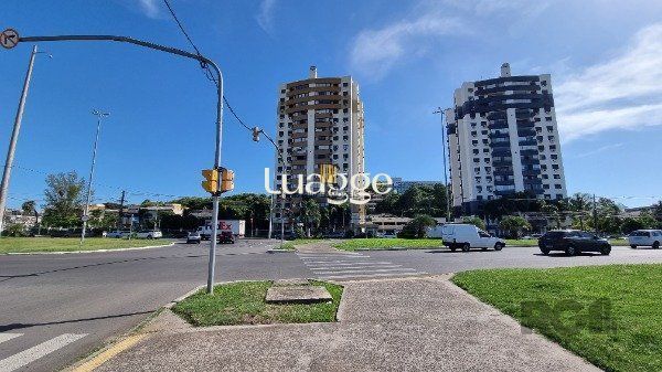 Apartamento 03 dormitórios, 01 suíte, 02 vagas individuais e cobertas, infraestrutura completa, Bairro Cristal