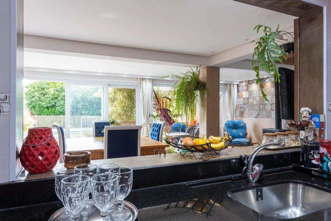 Casa para Venda - 342m², 3 dormitórios, sendo 2 suites, 2 vagas - Espírito Santo