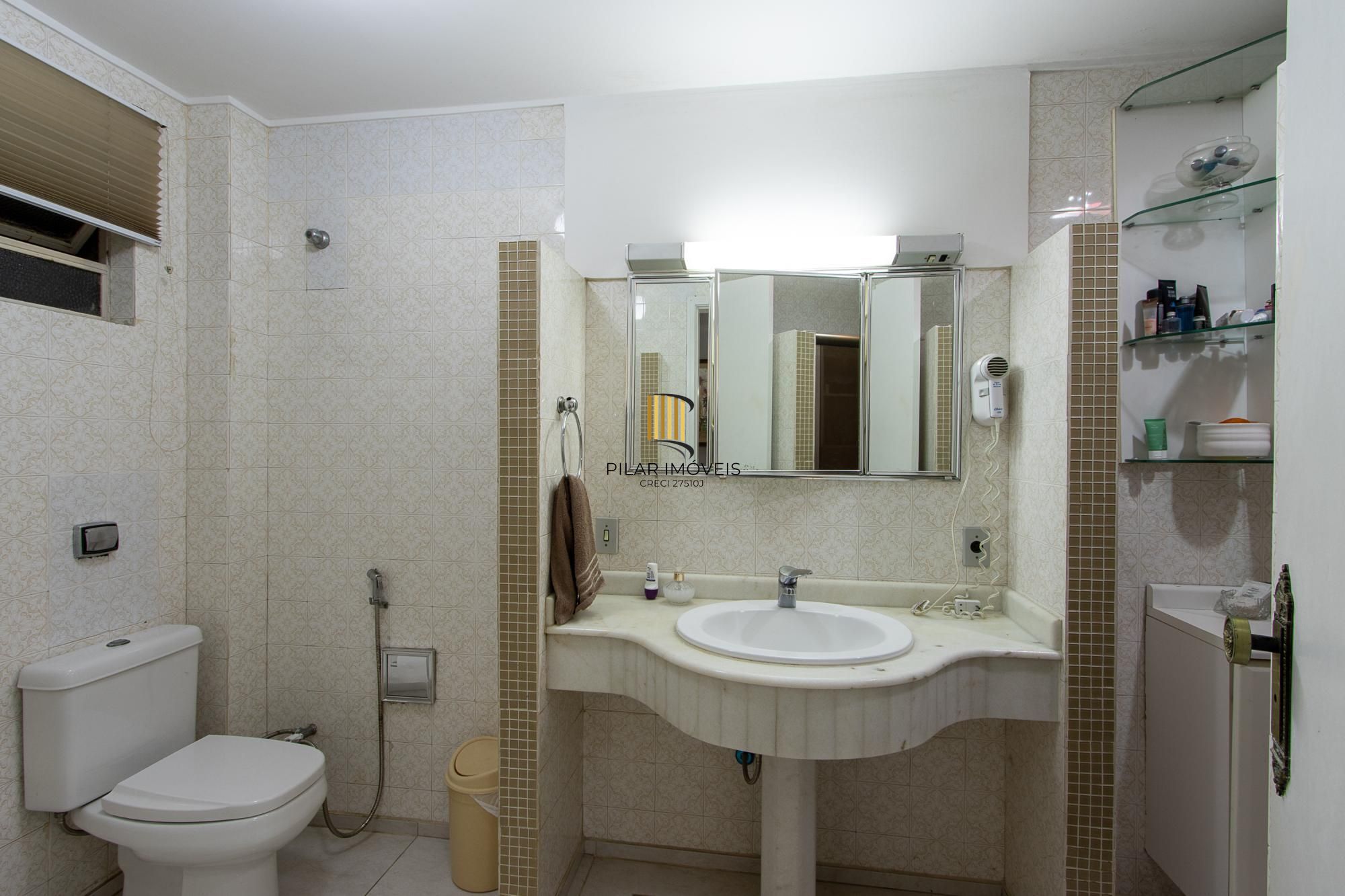 Apartamento 3 dormitorios com 168,65m2 privativos e uma vaga..