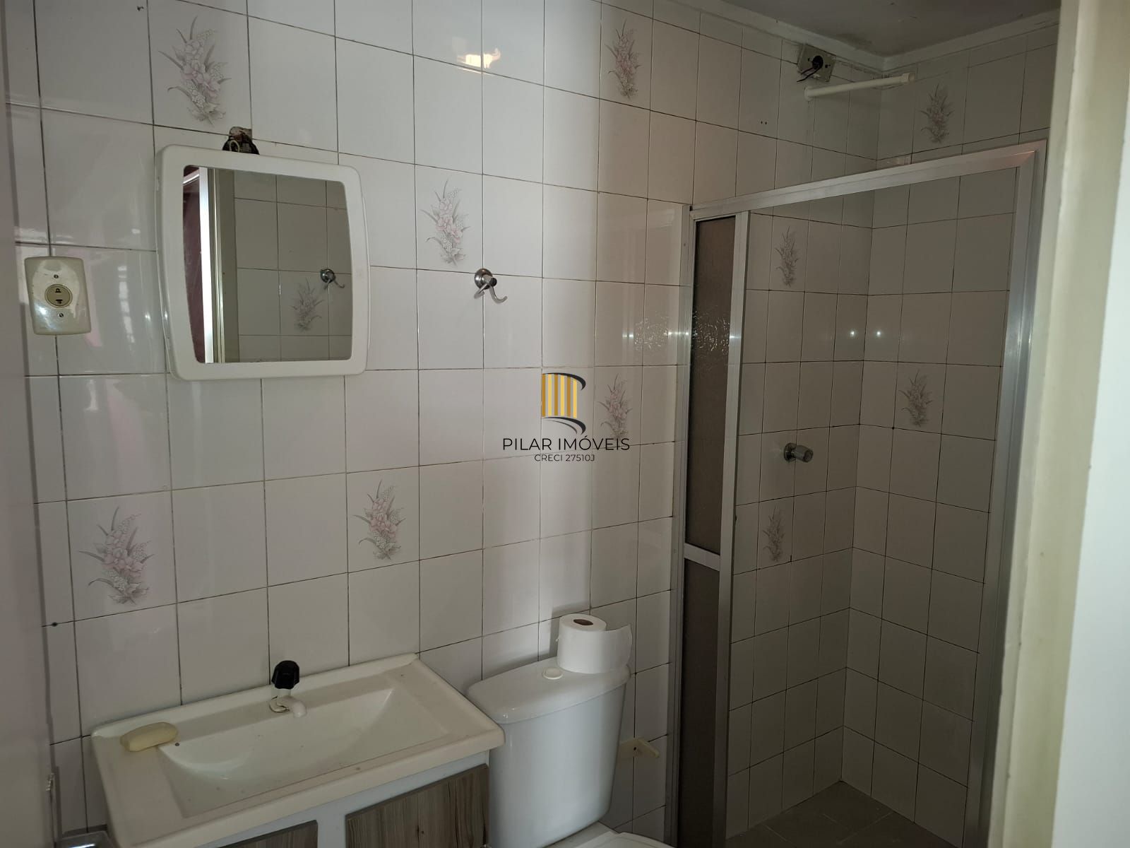 JK / Sala & Dormitório ( desocupado ) com ampla e boa cozinha