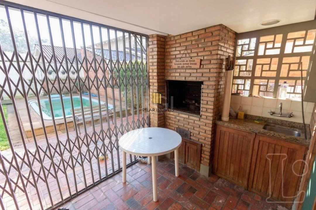 Casa para Venda - 349m², 4 dormitórios, sendo 1 suites, 3 vagas - Tristeza