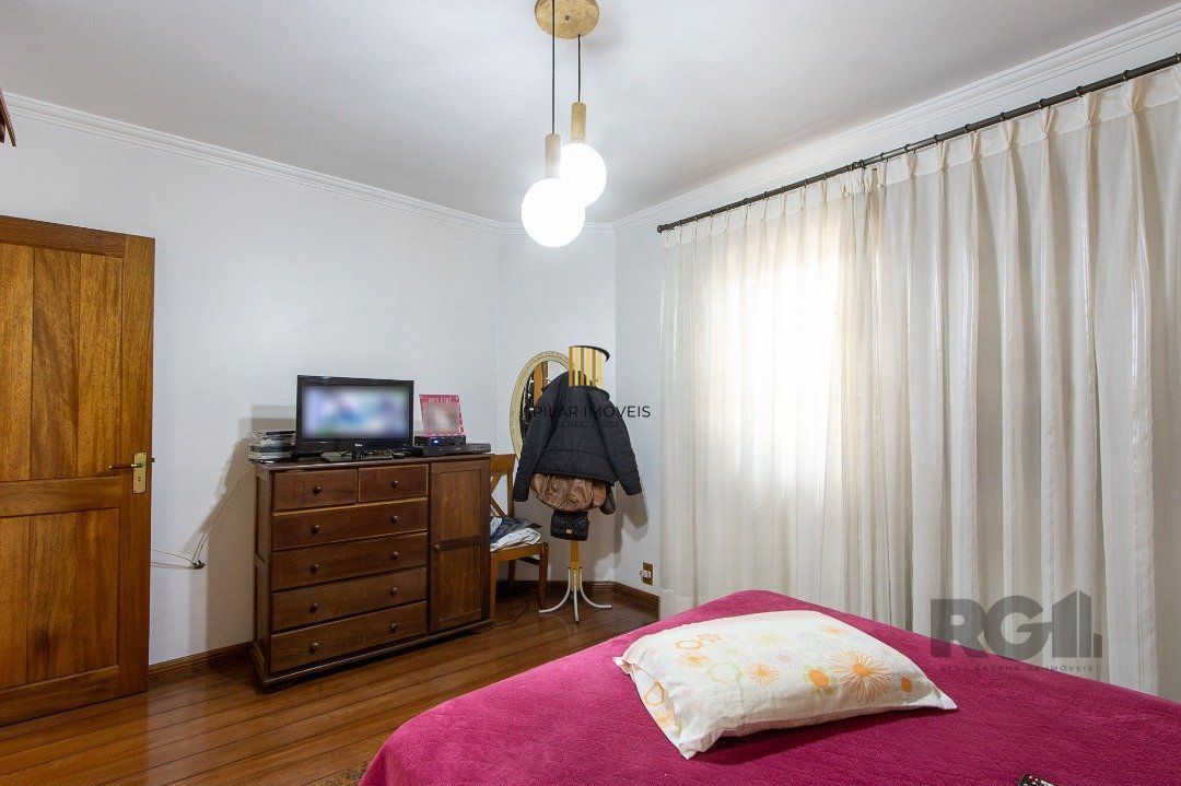 Casa 4 Dormitório(s) Bairro Nonoai