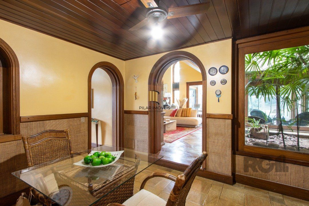 Casa para Venda - 645m², 4 dormitórios, sendo 4 suites, 11 vagas - Tristeza
