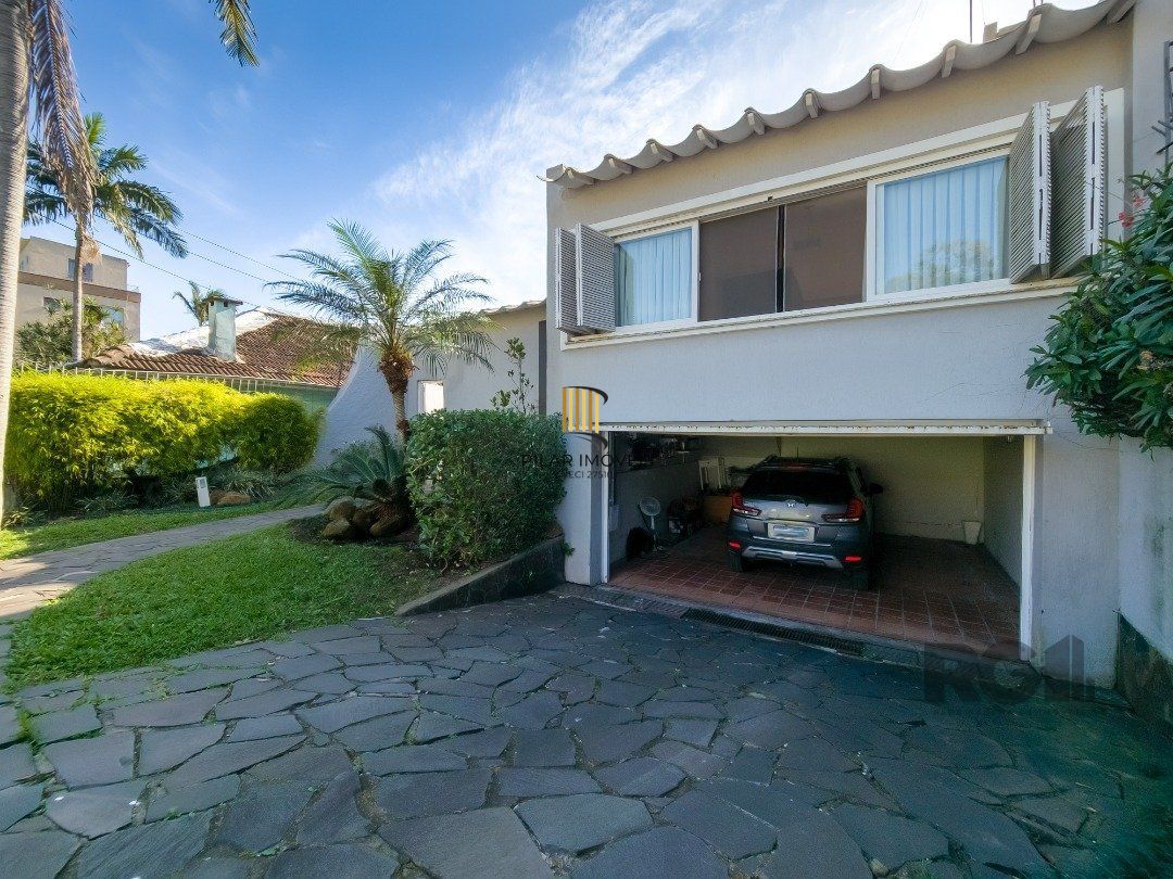CASA TÉRREA REFORMADA, 3 QUARTOS, SUITE, PÁTIO - BAIRRO CRISTAL