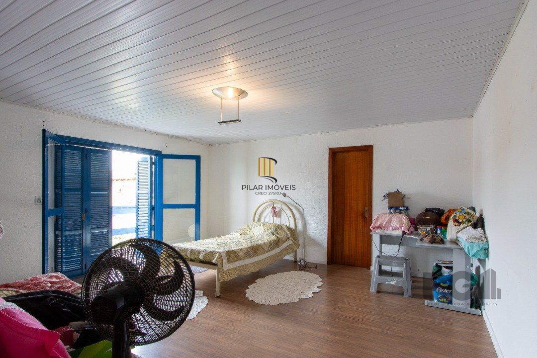 Casa térrea, 3 quartos, edícula, com 2 suites, pátio - Bairro Guarujá