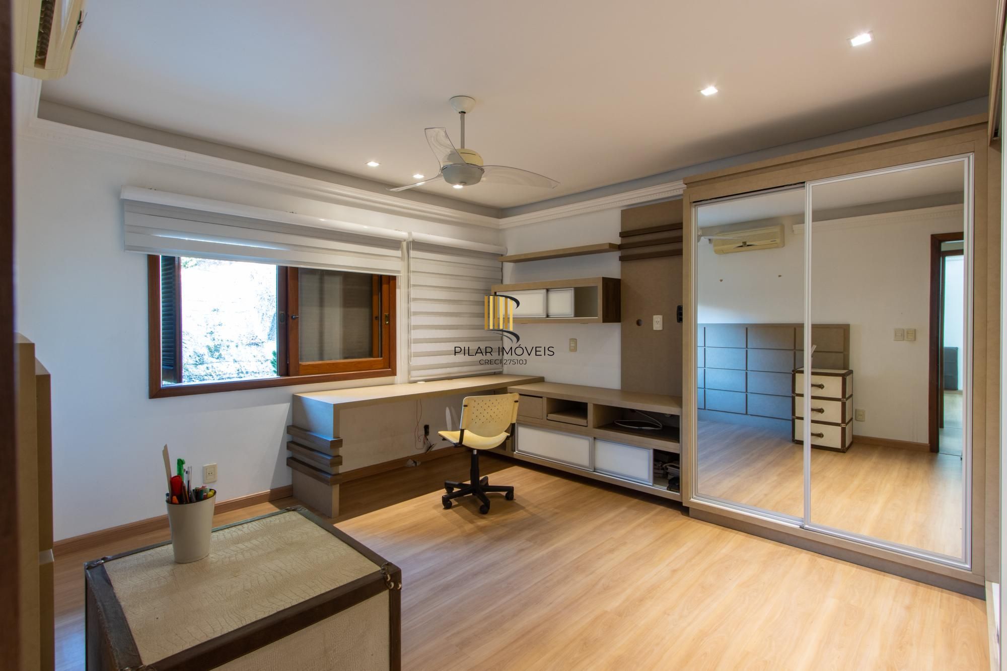 Excelente Casa em Condominio Fechado com 440,60m Dormitórios, sendo 2 Suítess