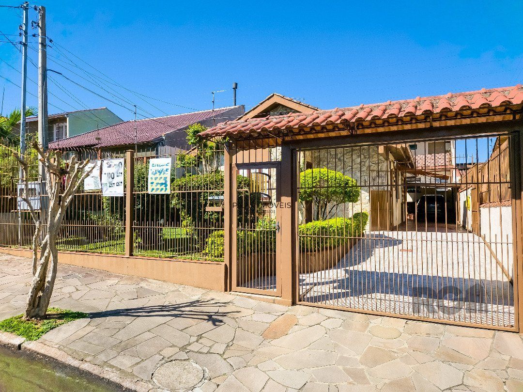 Casa 4 dormitórios no bairro Tristeza