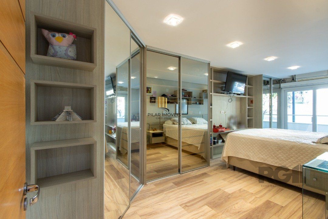 Casa com 5 suites com area privativa 714,00