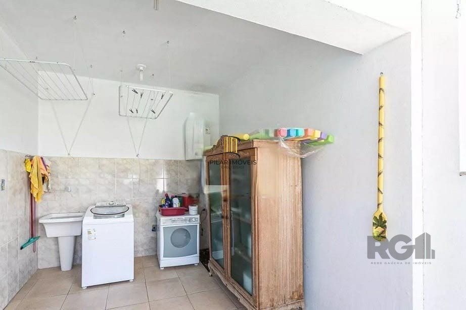 Casa com 161m² e 3 dormitórios com suíte, piscina no bairro Espírito Santo em PORTO ALEGRE