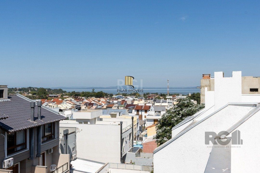 Casa 3 dormitórios no bairro Guarujá