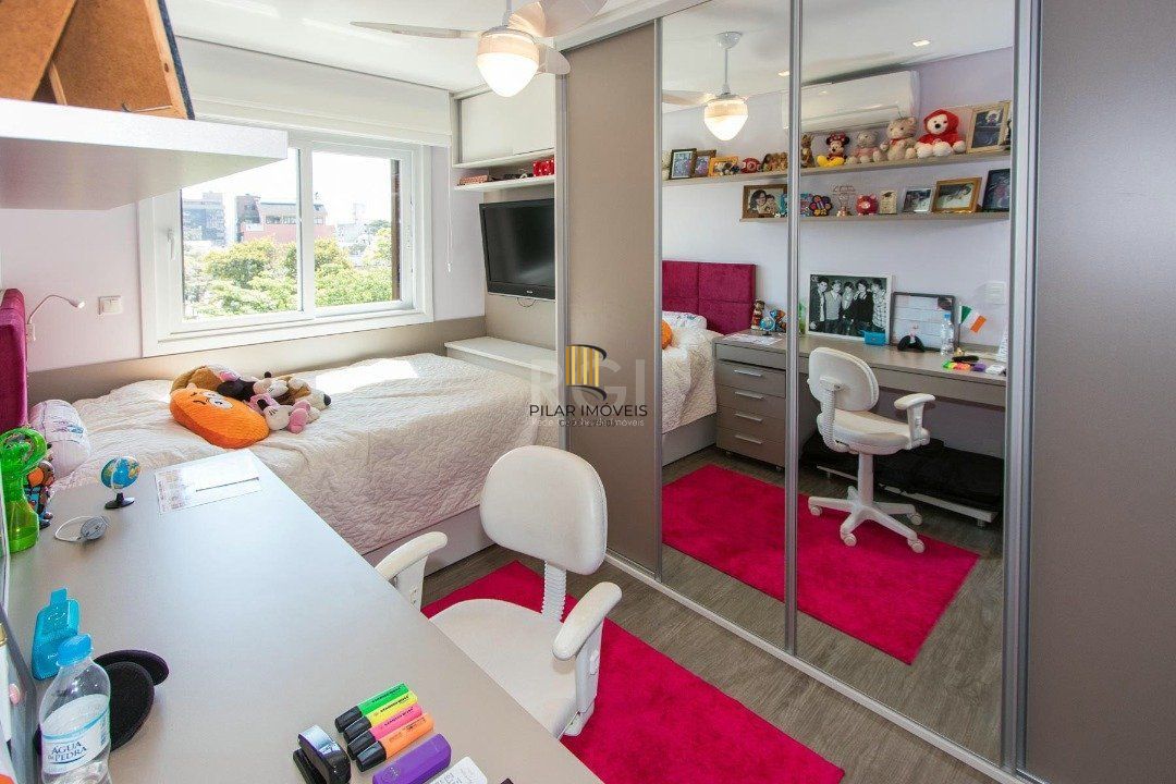 Cobertura para Venda - 230.43m², 3 dormitórios, sendo 3 suites, 2 vagas - Menino Deus
