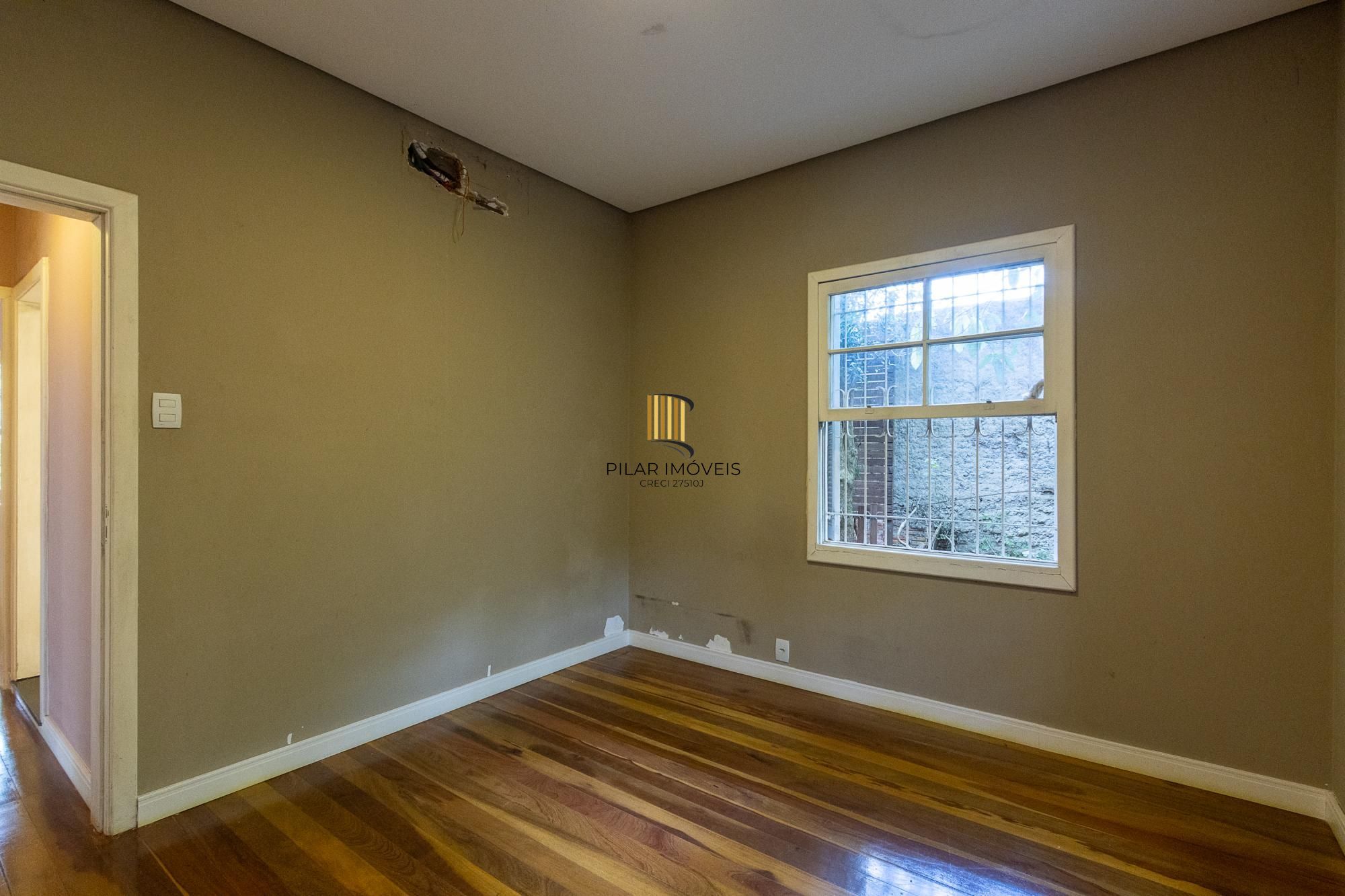 Bela casa térrea, 2 dormitórios e 1 suite - Parte alta do Bairro Espirito Santos