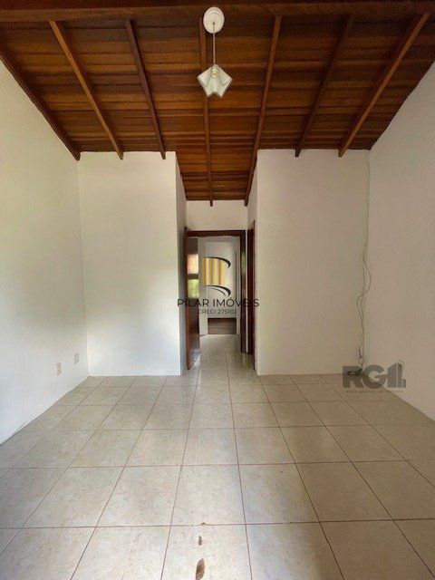 Casa de Condomínio 2 dormitórios no bairro Camaquã