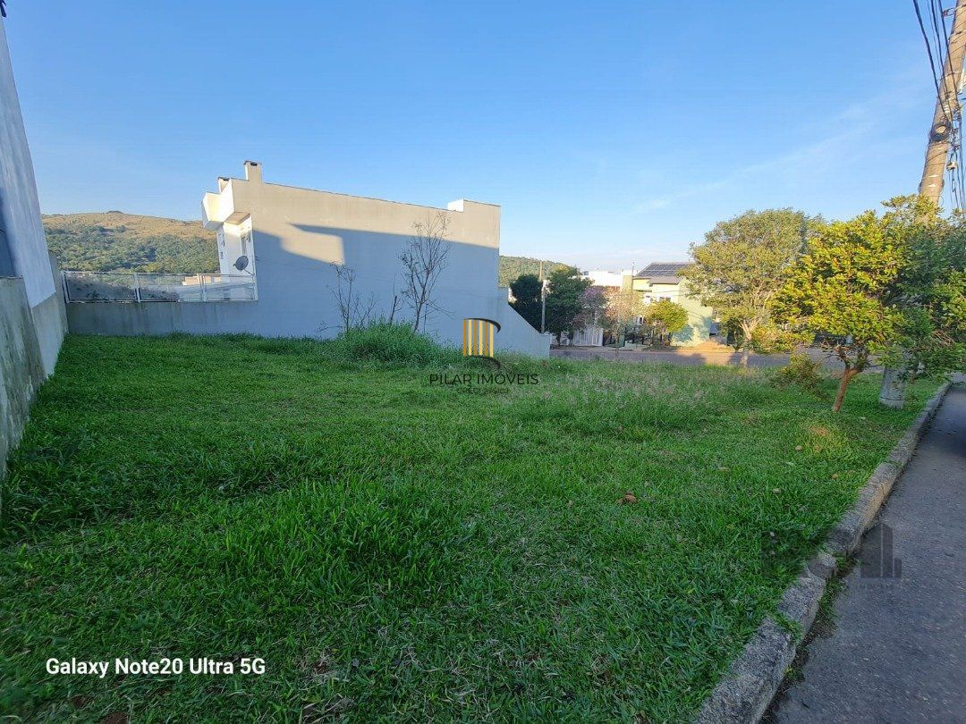 Excelente terreno de esquina de frete com área total de 210,25m2 Ideal para duas construções.
