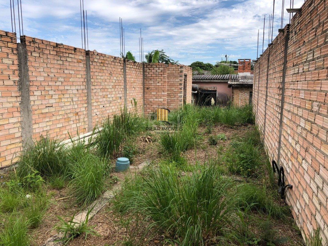 Terreno de 11x35 com projeto aprovado para duas casas de 167m2 com 3 dormitórios, amplo patio na frente e nos fundos.