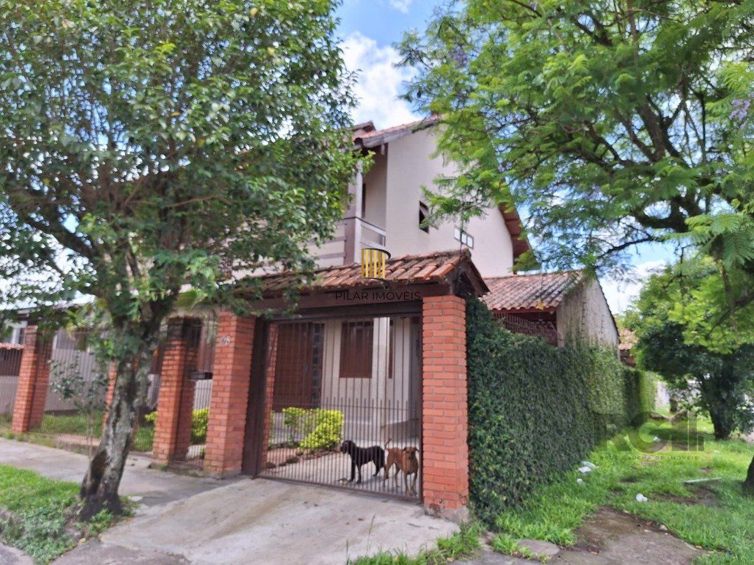 Casa 3 dormitórios no bairro Jardim Algarve
