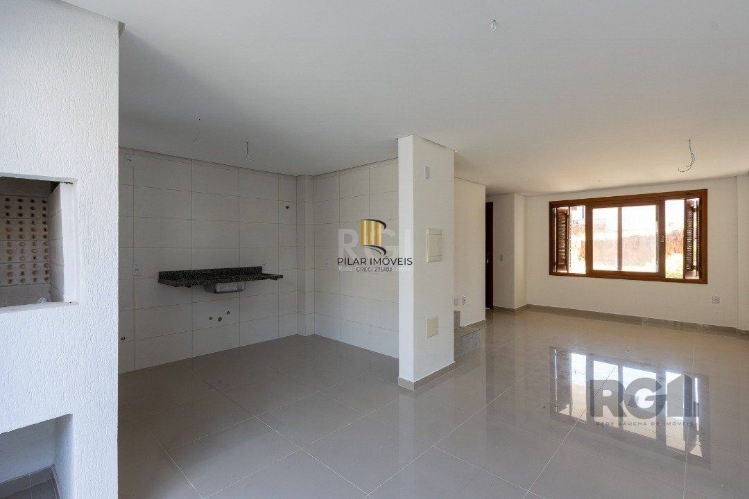 Casa 3 dormitórios no bairro Guarujá