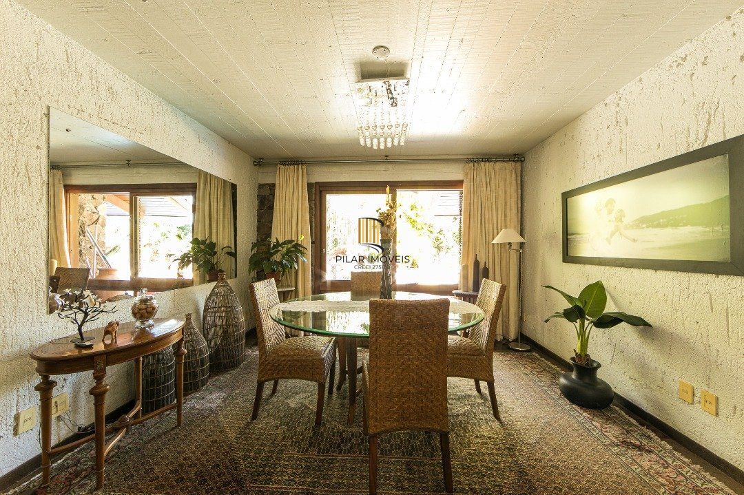 Casa para Venda - 370m², 5 dormitórios, sendo 2 suites, 7 vagas - Vila Assunção